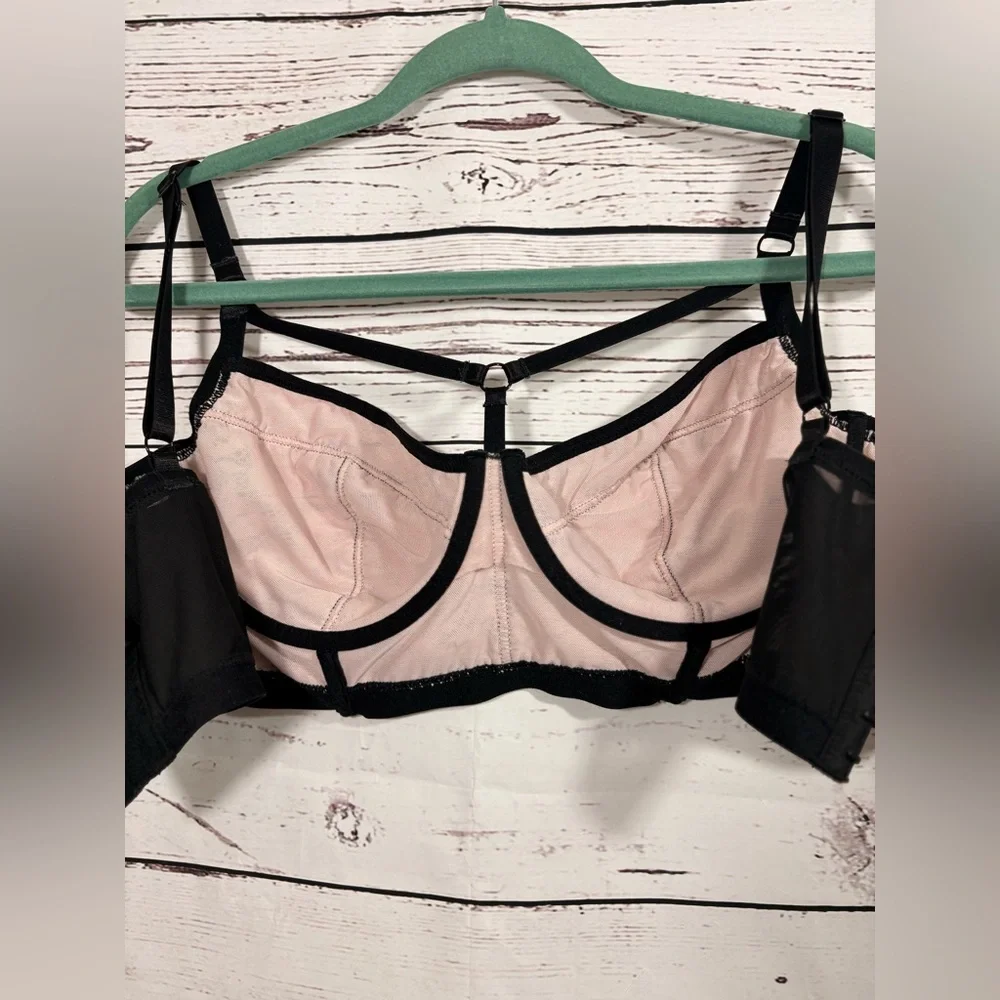 Torrid Blush Pink Lace Underwire Bra with Corset Piping in Size 2 - Picture 9 of 9